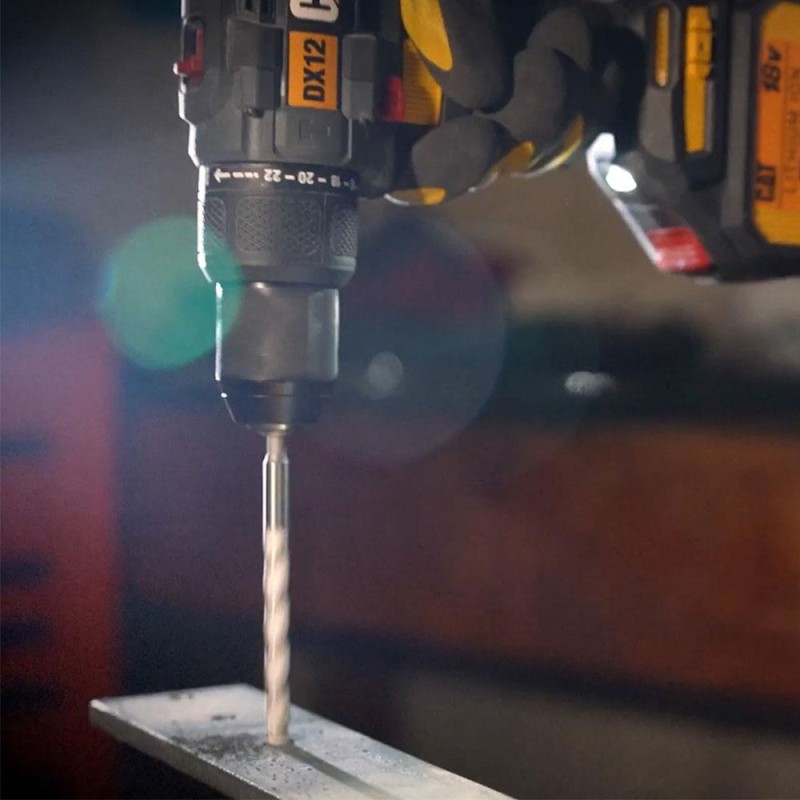CAT DX12.2 18Volt/4.0Ah Li-ion Çift Akülü Kömürsüz Profesyonel Şarjlı Darbeli Matkap CAT DX12.2 18Volt/4.0Ah Li-ion Çift Akülü Kömürsüz Profesyonel Şarjlı Darbeli Matkap