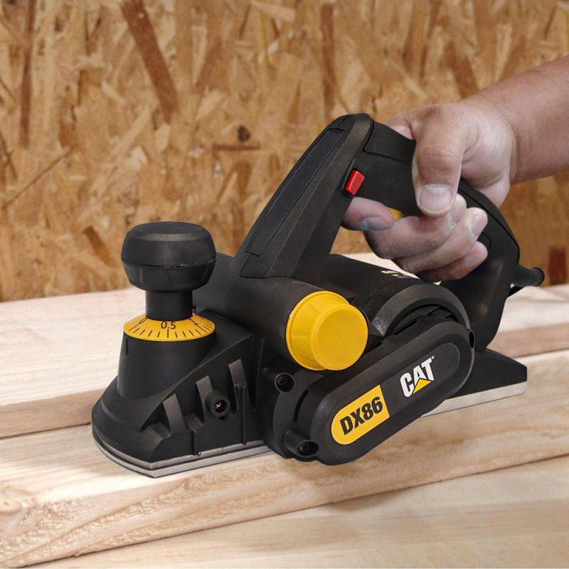 CAT DX86 900Watt 82mm Çift Bıçaklı Profesyonel Planya CAT DX86 900Watt 82mm Çift Bıçaklı Profesyonel Planya