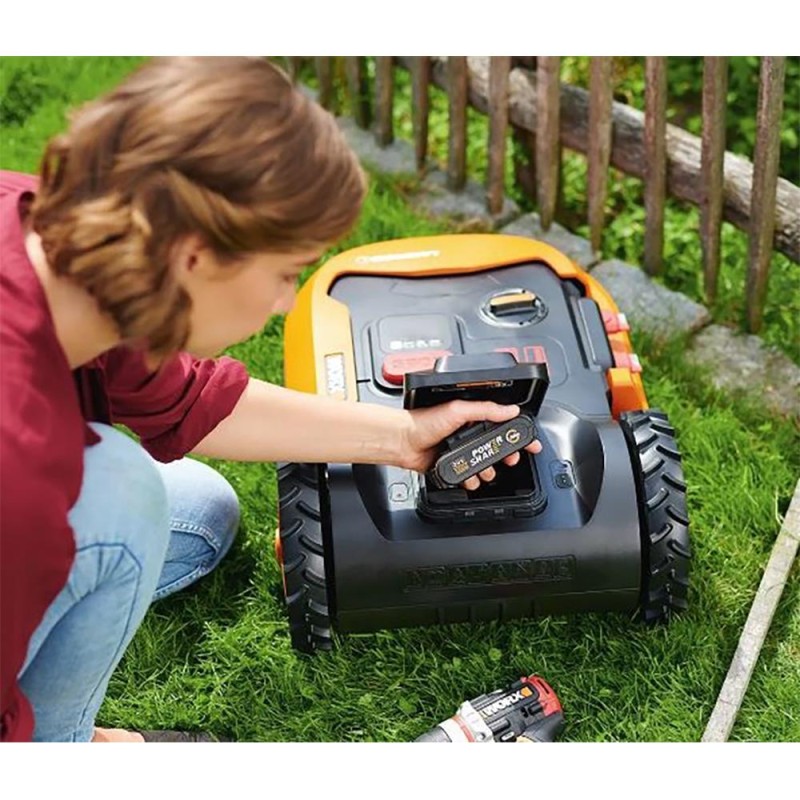 WORX WR147E.1 20Volt 4.0Ah. 20CM LANDROID Tam Otonom Kömürsüz Çim Biçme Robotu WORX WR147E.1 20Volt 4.0Ah. 20CM LANDROID Tam Otonom Kömürsüz Çim Biçme Robotu